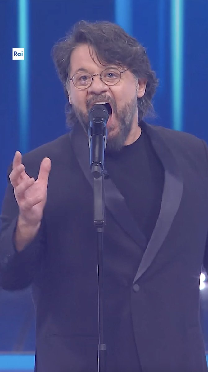 di nuovo con le lacrime per sta stronzata non ce la faccio + 😭😭😭