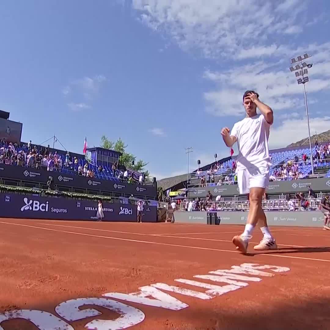 Top seed, top speed ⚡ Cerundolo takes just an hour and 10 to speed past Moller 6-2 6-2. #ChileOpen Francisco Cerúndolo