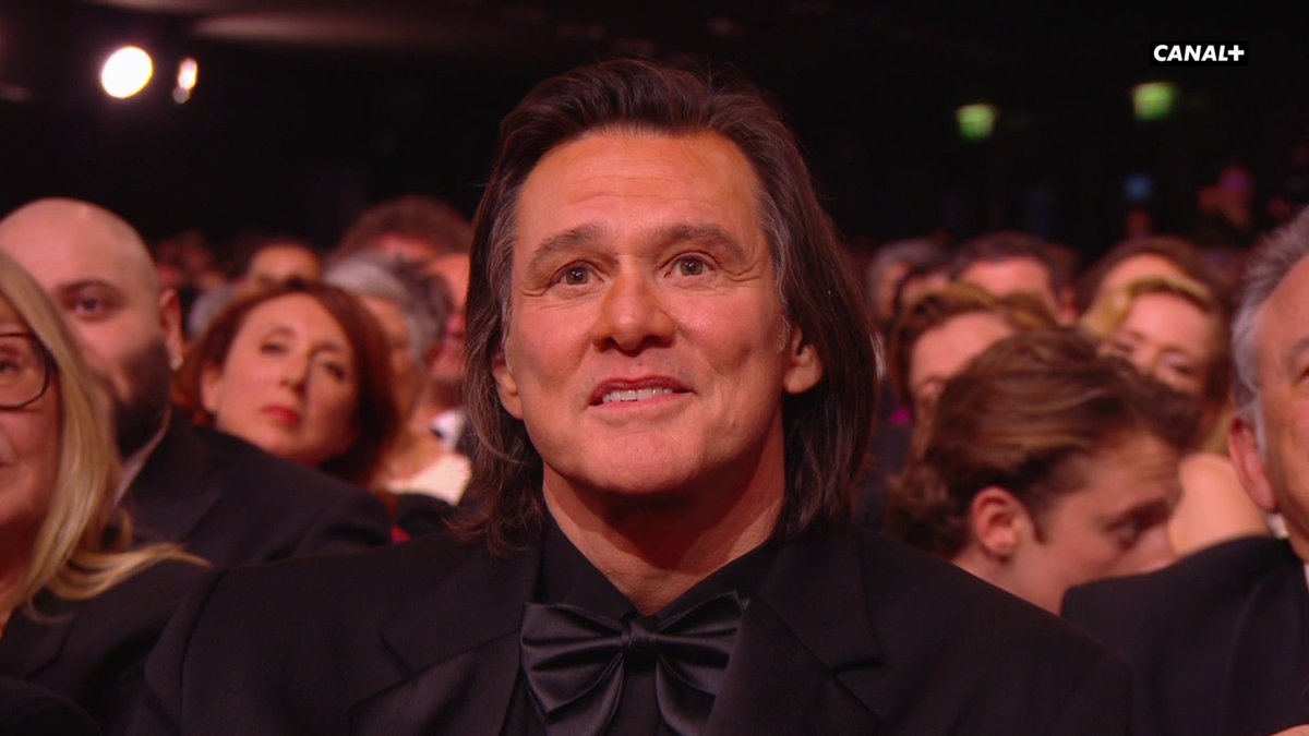 "Vous rendez la vulnérabilité visible sans jamais la juger." Le vibrant hommage de Camille Cottin à Jim Carrey, César d'honneur.