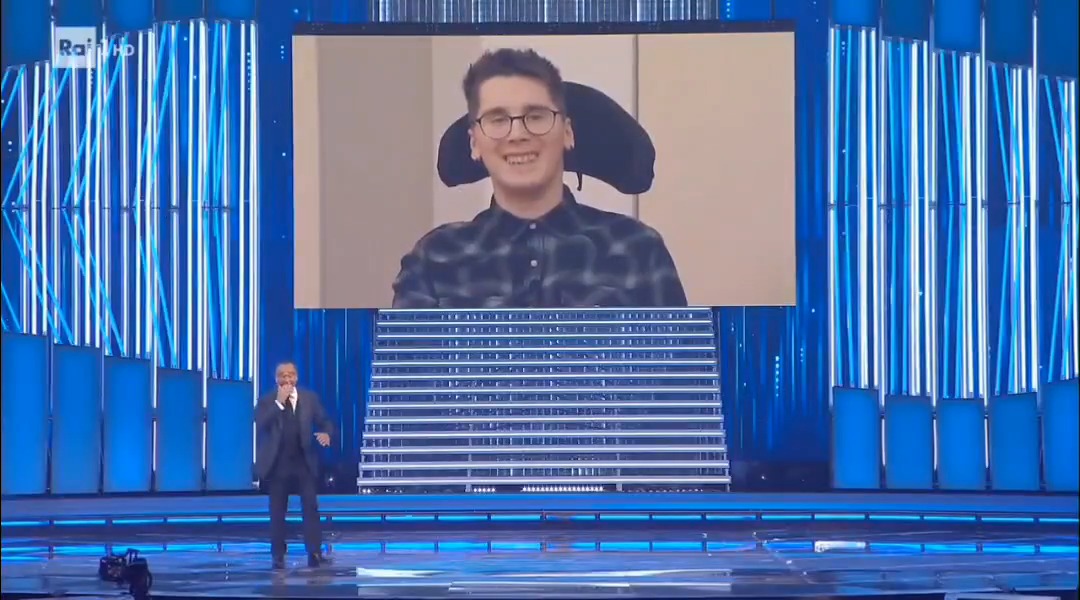- Mi raccomando, non mollare - Un cazzo! Non si molla un cazzo! #Sanremo2026
