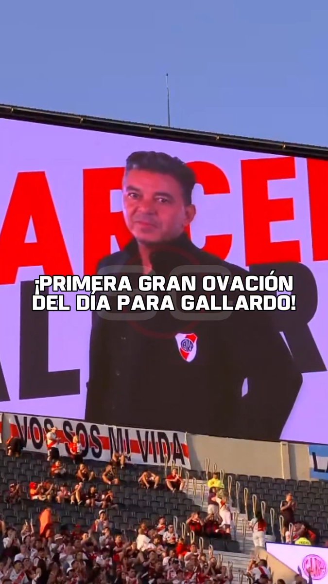 ¡SE LEVANTÓ TODO EL MÁS MONUMENTAL! La primera gran ovación del día para el Muñeco Gallardo, cuando lo mostraron en la pantalla gigante.