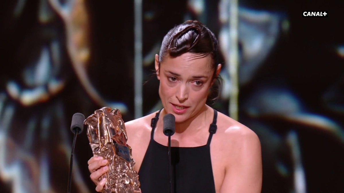"Je dédie ce César à tout ce qu'il reste de joyeux en nous, et on en a besoin pour affronter tout ce qui arrive." Vimala Pons, César de la meilleure actrice dans un second rôle pour L'Attachement, dispo sur CANAL+.