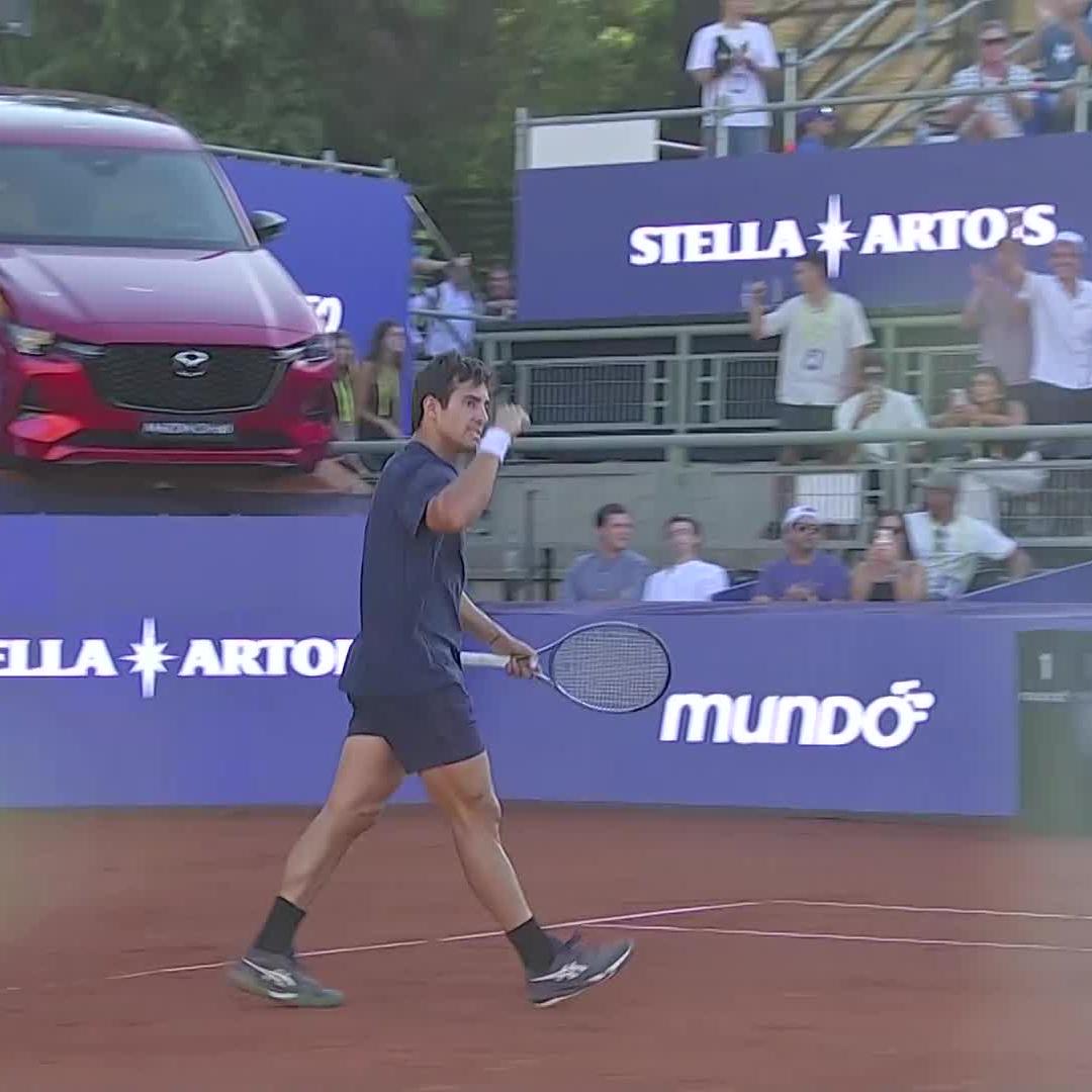 Bounced back in style 😎 And the Santiago crowd is delighted! #ChileOpen Cristian Garin