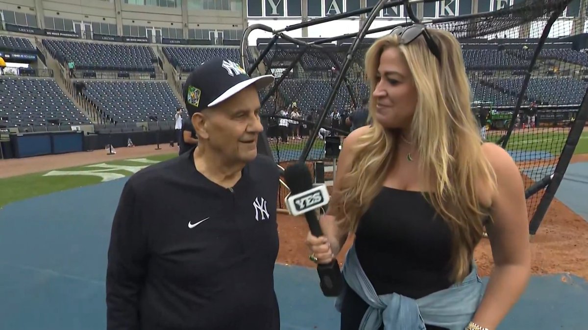 With Joe Torre in the house Thursday, you KNOW Meredith Marakovits had to talk to him! Here's Mere with the Hall of Famer. #YANKSonYES