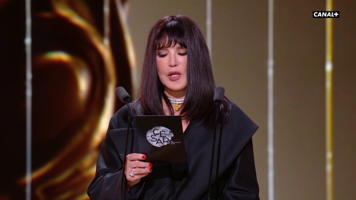 "Je demande à tous les hommes de se lever." Isabelle Adjani demande aux hommes de témoigner de leur soutien aux droits des femmes.