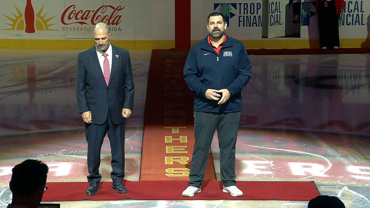 Auston Matthews and Matthew Tkachuk were honoured before tonight’s game in Florida 🥇🤝