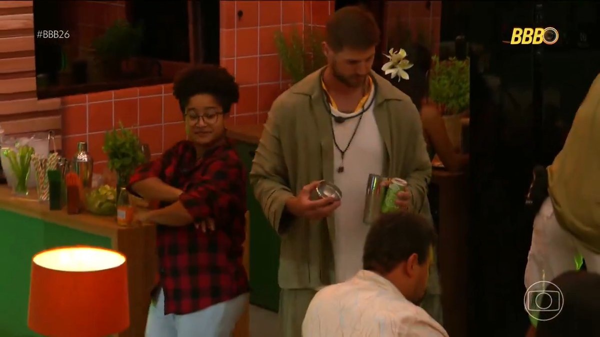 Durante a Festa do Líder do BBB26, Milena dispara pra Jonas: "Minha presença é tão insuportável (...) Vou ficar a noite inteira te fazendo companhia" 👀