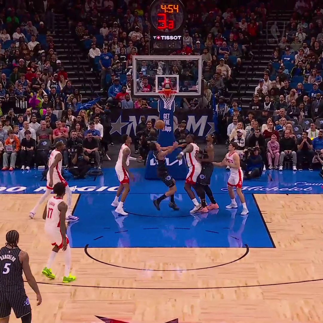 Clint Capela heard what Deandre Ayton said about him and came out the gate just trying out new sh*t 😭💀