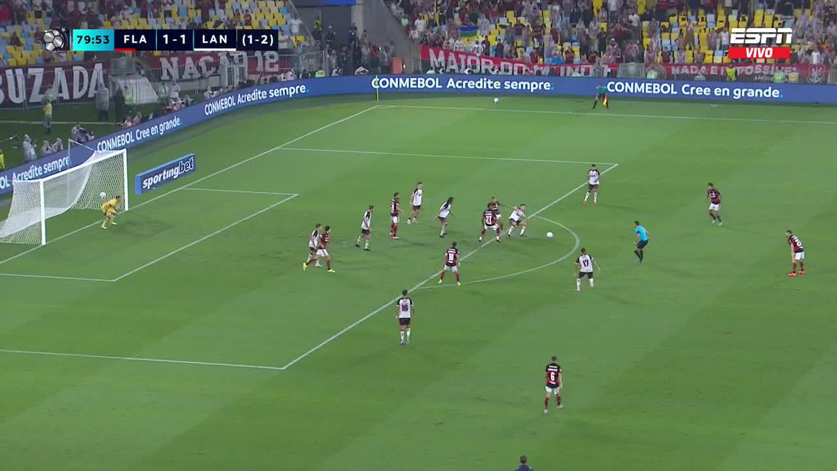 Todo Lanús pidió infracción sobre Pitín Cardozo en la previa del penal sobre De Arrascaeta, que Jorginho cambió por gol, para el 2-1 del Flamengo... ¿Qué te pareció? 📺 Mirá la #Recopa por #DisneyPlus Plan Premium