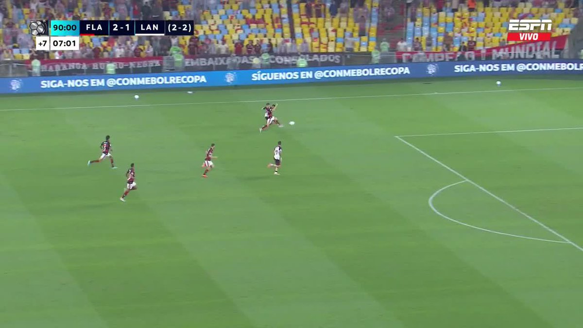 Lo que se perdió Lanús en el último minuto. Era un pase bien dado al medio y lo ganaban. Es increíble el gol que se perdieron.