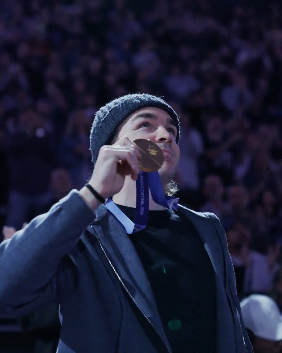 Fresh off winning the 𝗚𝗢𝗟𝗗 in Milano Cortina, ladies and gentlemen the captain is in the house! 🥇🩵 Congrats, Clayton Keller! 🤩 #TakeNote | #TusksUp
