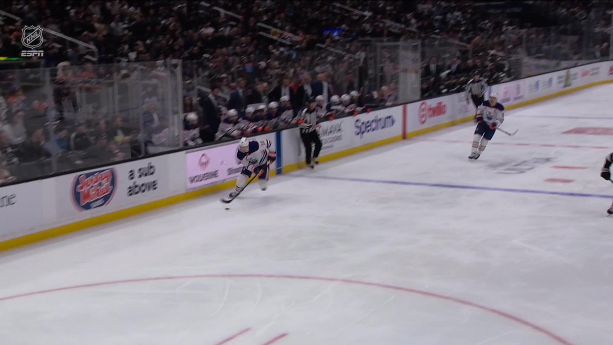 McDavid drags Kuemper WAYYYYYY OUT OF THE NET and then puts it home 😂🚨