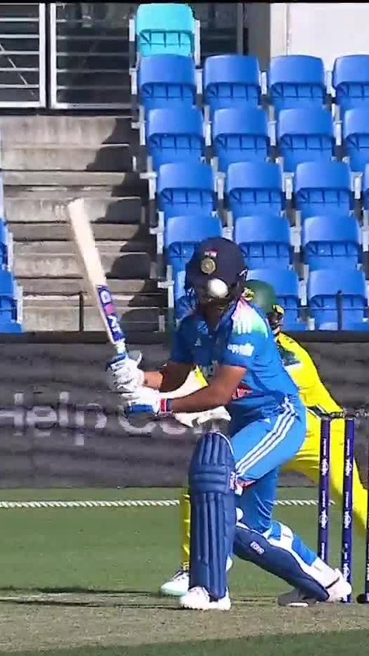 Whoops! Harmanpreet Kaur whacked one into her own helmet 😅 #AUSvIND