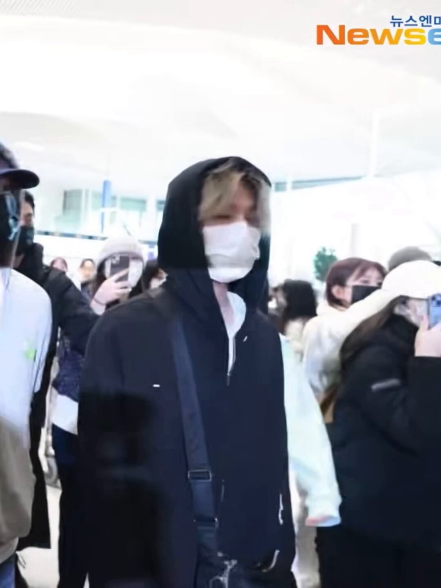 260227 Jeongwoo with his new hair at airport going to Cambodia today. gorgeous! 🤍 #PARKJEONGWOO #박정우