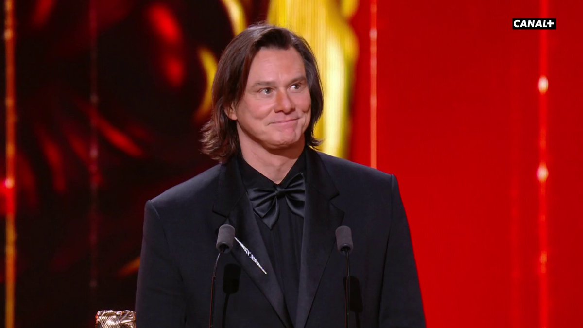Cuando la vida pesa y nada tiene sentido veo una peli con Jim Carrey. Un actor fenomenal que nunca tuvo un Oscar pero anoche recibió un cesar de honor en Francia. Todo lo bueno que le pase, siempre será más que merecido. ¡Inmenso Jim! Vídeo CANAL+