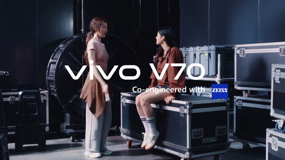 ไม่พลาดทุกช็อตเด็ดบนเวที แม้อยู่ไกล ด้วยโหมดเวทีบน vivo V70 ถ่ายซูม 10x ก็ยังเสกช็อตเทพ แบบลูกรักพระเจ้า ✨ V70 ราคาเริ่มต้น 15,999.-