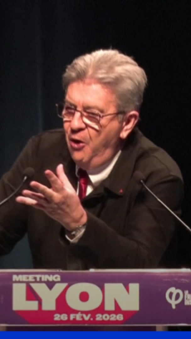 "Je voulais dire 'Epstine' pardon, ça fait plus russe 'Epstine'. Alors maintenant, vous direz 'Epstine' au lieu d'Epstein, 'Frankenstine' au lieu de 'Frankenstein'" a ironisé le leader de La France insoumise devant une salle hilare.