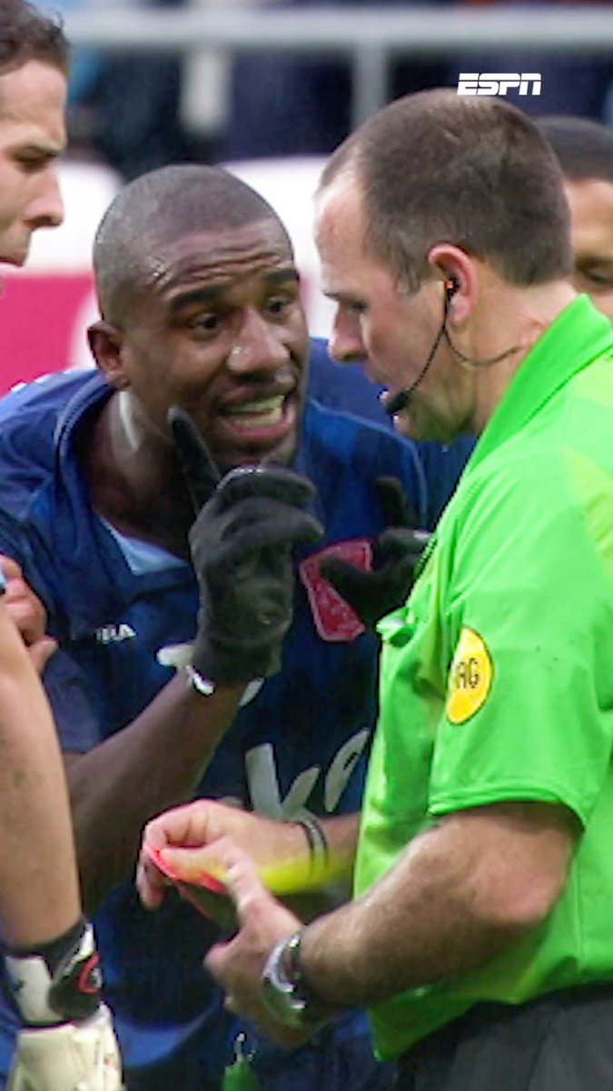Precies 1️⃣5️⃣ jaar geleden: Douglas krijgt rood en verliest zijn zelfbeheersing 😳🟥