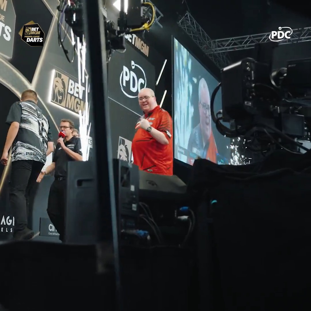 A night to remember for The Bullet in Belfast! #PLDarts | Stephen Bunting