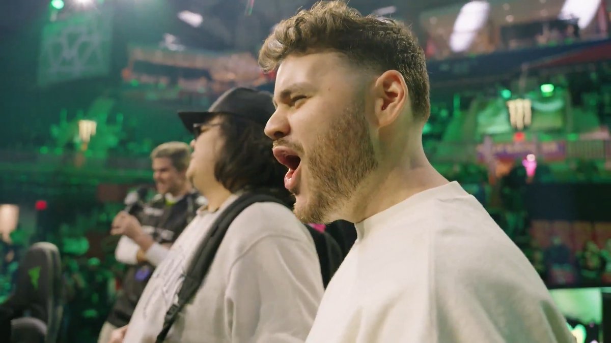 1v1 on the mainstage at Major I, presented by Monster Energy Gaming Lights bright. You folding? LIVE: #MonsterEnergyBrandPartner