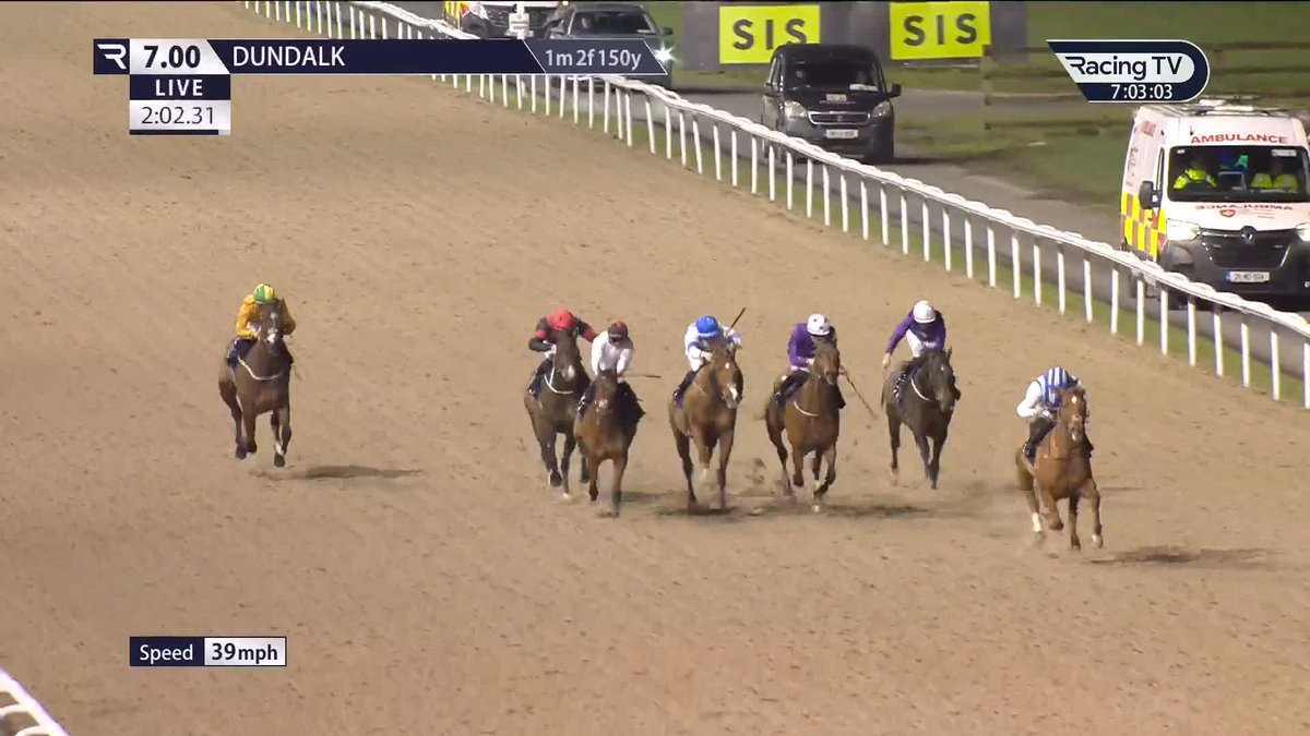 Demolition job 💥 Grade Three-winning hurdler 𝐆𝐚𝐮𝐜𝐡𝐞𝐫, trained by Willie Mullins, continues his Dundalk Stadium benefit with back-to-back course victories ✌️ Ultra-impressive ...