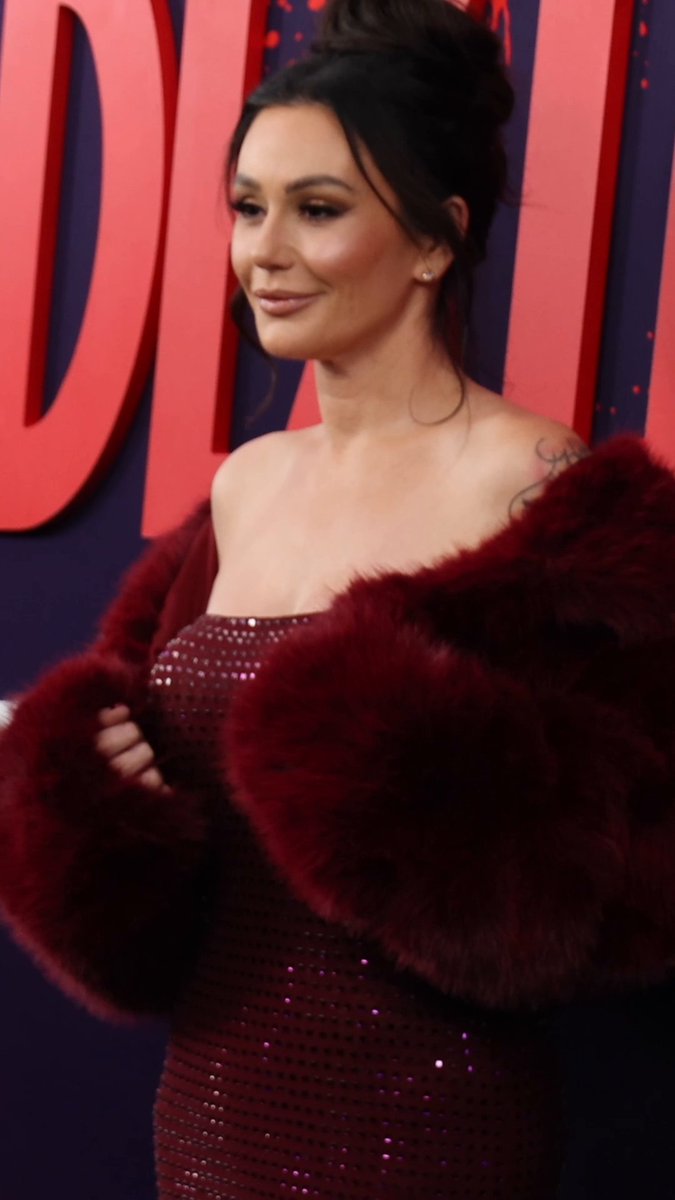 Let’s be real, it’s so easy to fall in love with JWOWW, and the cameras clearly agree! 😍🔥 Happy Birthday to our forever roomie at the Shore! #JSFamilyVacation