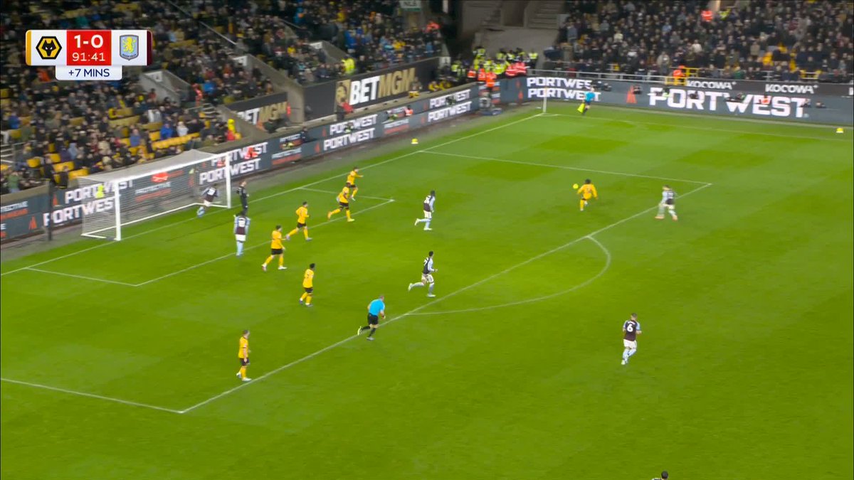 A clever flick from Mateus Mané forces Matty Cash into a foul 🟨