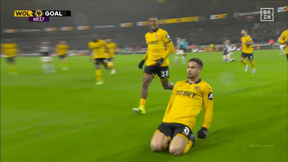 ¡SEGUNDA VICTORIA DE WOLVES EN LA TEMPORADA! 😳 Y qué manera de meter tu primer gol en la @PremierLeague, João Gomes 🐺 #PremierLeagueDAZN 🏴󠁧󠁢󠁥󠁮󠁧󠁿⚽