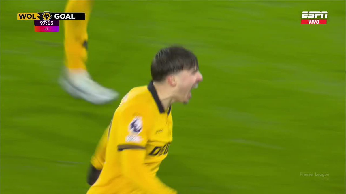 "Aston Villa" Porque el Wolverhampton le rompió bien el ojete por 2-0 por la Premier League. Tenían que ganar para seguir peleando en la cima y la pechearon contra el último equipo de la tabla con el Dibu Martínez en el arco, alta putita el Dibu.