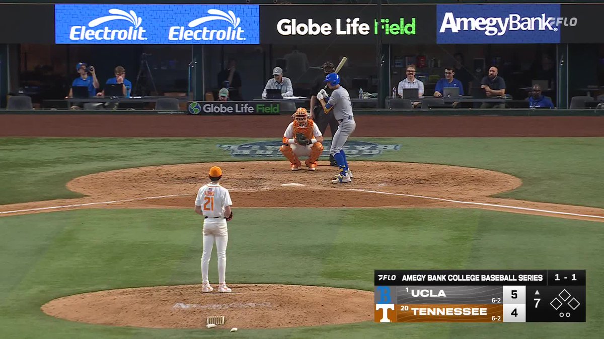 Will Gasparino goes yard 🫨🚀 #NCAABaseball x 🎥 FloCollege | Baseball / UCLA Baseball
