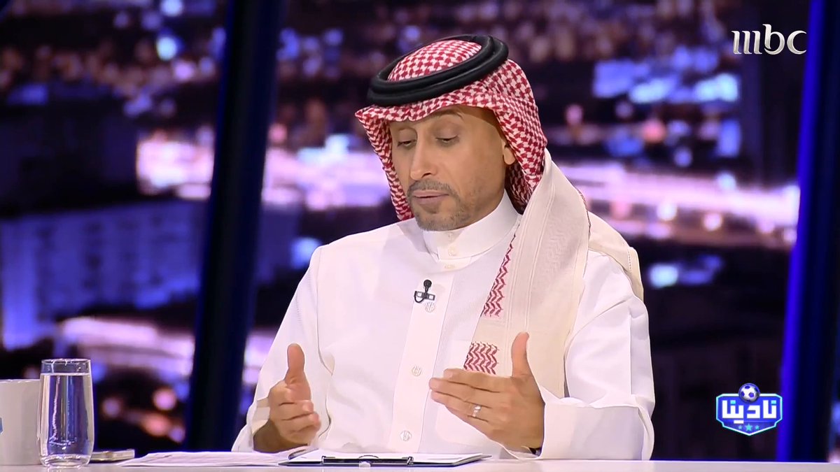 نقاش بين سامي الجابر وفهد المرداسي عن حضور "دونيس" للمؤتمر الصحفي رغم طرده بالبطاقة الحمراء. #نادينا_الفوز_بملعبك #رمضان_يجمعنا