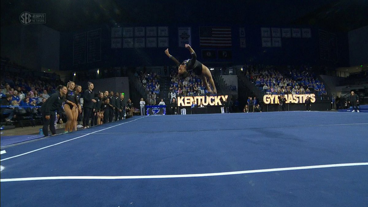 Friday night heights 🤩 Georgia freshman CaMarah Williams defied gravity on floor 🔥