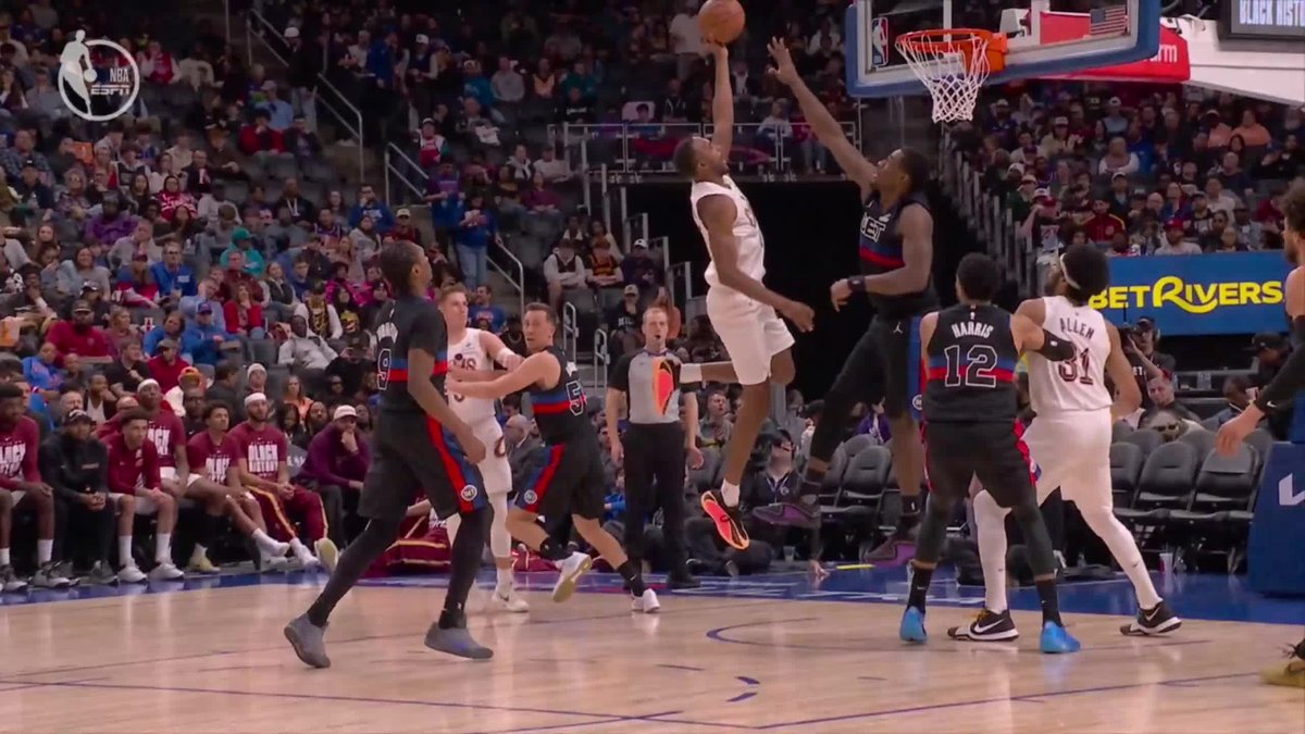 EVAN MOBLEY WITH THE LEFT ON DUREN 😱