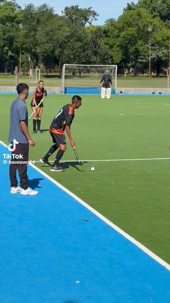 🔥🏑 “ES 1000 VECES MÁS DIFÍCIL QUE EL FÚTBOL”. El debate que generó este golazo de un hombre jugando vs. mujeres en un partido de hockey mixto.