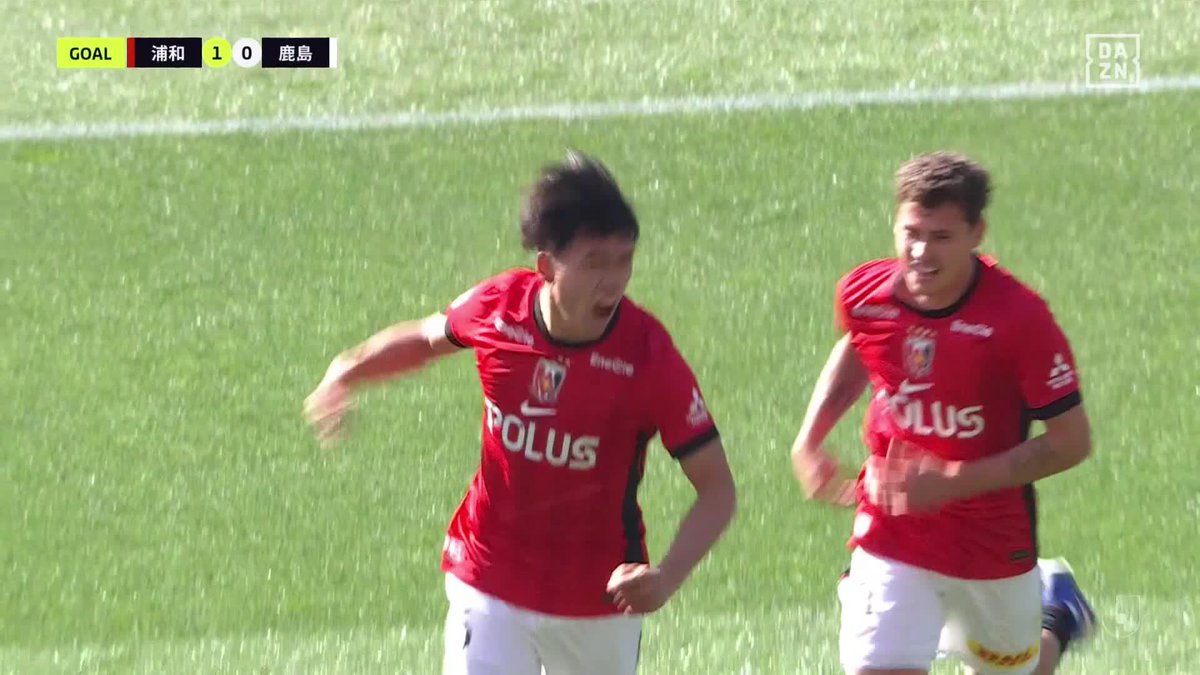 吠えた 右サイドを突破した金子拓郎 詰めてきたのは肥田野蓮治 🏆明治安田J1百年構想リーグ 🆚浦和×鹿島 📱DAZN ライブ配信中 #Jリーグ #だったらDAZN