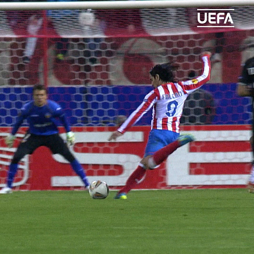 🇨🇴💥 #GoalOfTheDay | Radamel Falcao vs Valencia (2012)