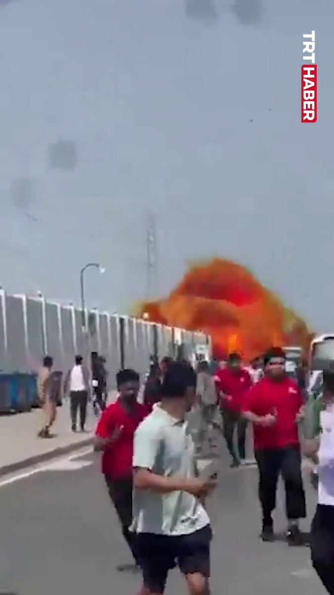 Katar'da, İran füzesinin düşme anı.
