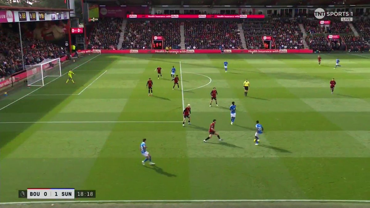 Sunderland have the opener! Eliezer Mayenda is perfectly placed to finish the rebound 🎯 TNT Sports &amp; discovery+ UK