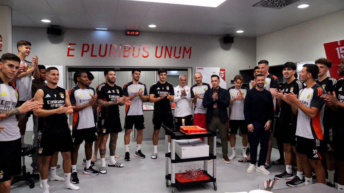 Os 122 anos do Sport Lisboa e Benfica celebrados pelo nosso plantel! 👏🦅