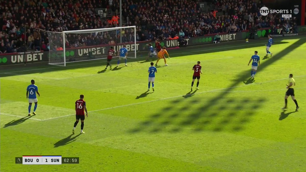 That delivery from Marcus Tavernier 😮💨 Bournemouth level it up through Evanilson! TNT Sports & discovery+ UK