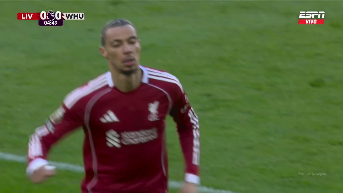¡PEGAN LOS REDS EN EL ARRANQUE DEL PARTIDO! Gravenberch asistió a Hugo Ekitiké y el francés marcó el 1-0 del Liverpool ante West Ham. 📺 Mirá la Premier League por #DisneyPlus Plan Premium