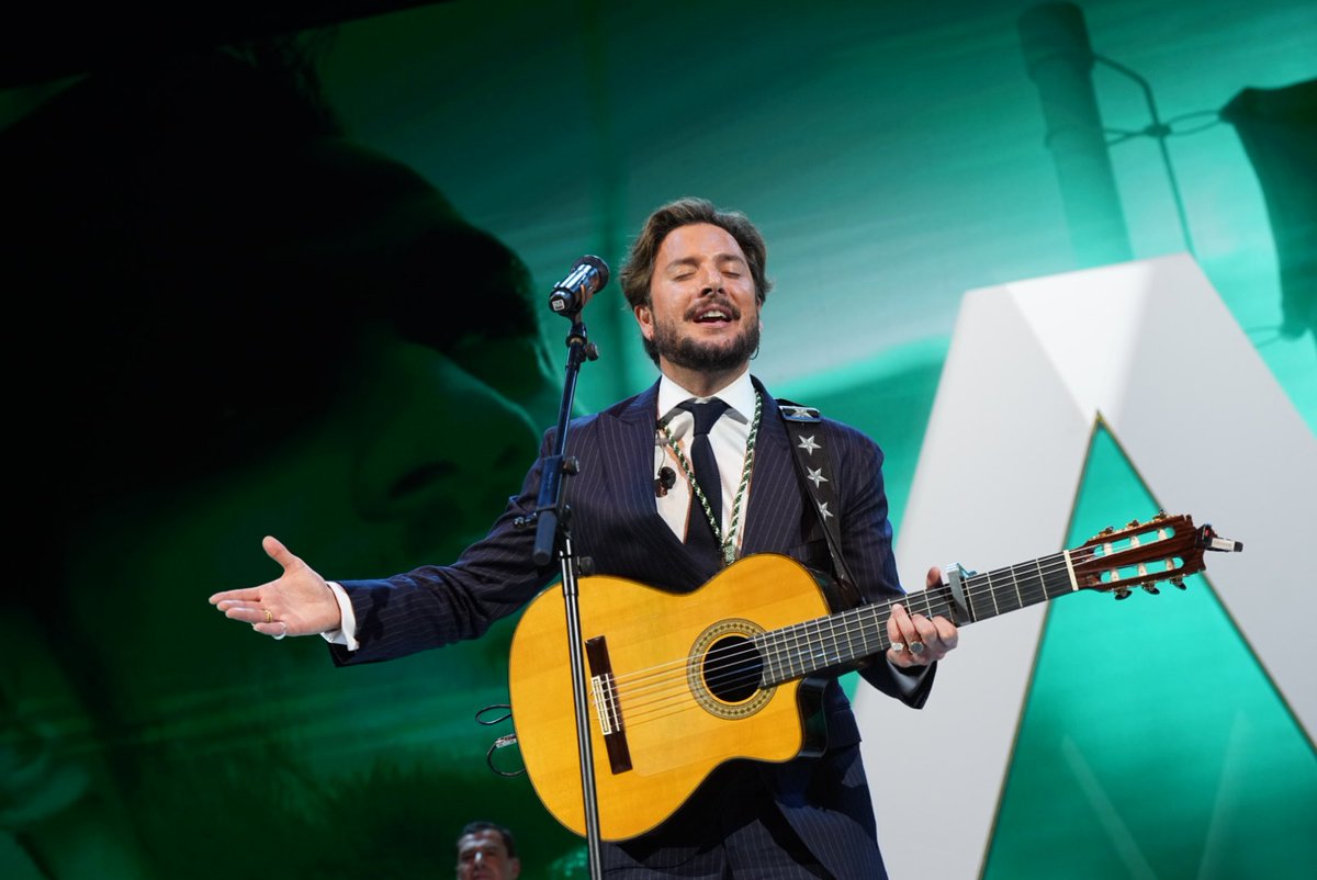 ¡Una preciosidad! Gracias Manuel Carrasco por ser la voz de todos los andaluces y cantar nuestro himno. #TalentoAndaluz #DíaDeAndalucía #28F
