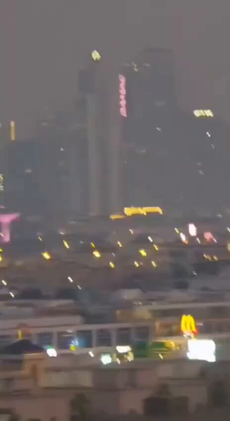 🇦🇪🇮🇷⚡️- Iranian attack on Dubai, near Burj Khalifa.