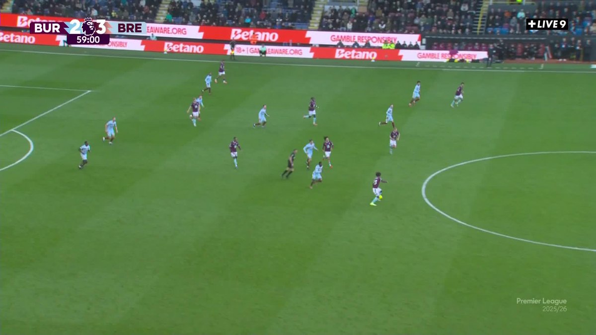 ๐๐ ๐ฃ๐ฅ๐ฬ๐๐๐ฆ๐๐ข๐ก de ce centre d'Hannibal Mejbri avec Burnley, c'est ๐ฆ๐ฃ๐๐๐ก๐๐๐๐ ! ๐ฏ๐น๐ณ Ils รฉtaient menรฉs 0-3, c'est fou ce qu'ils font les Clarets ! (CANAL+ Foot)