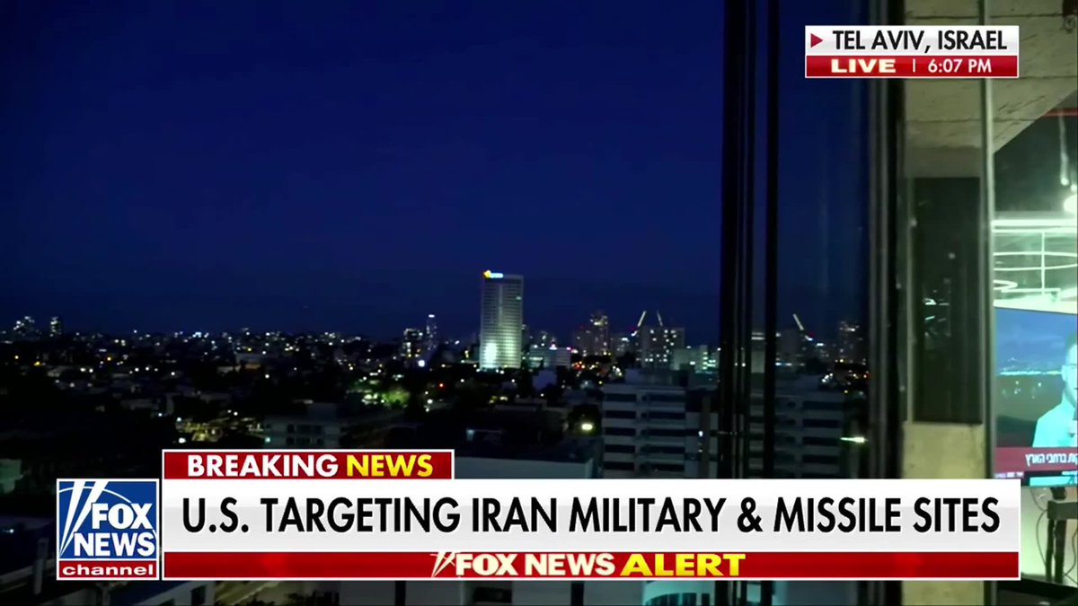 🇮🇱🇮🇷 Israel’s defense system reportedly shot down a wave of Iranian ballistic missiles, lighting up the night sky after the joint U.S.–Israel strikes on Iran. Super tense scene right now.