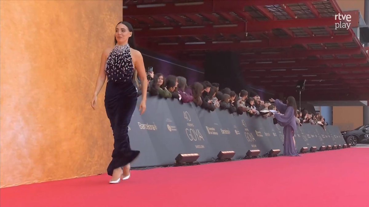 ✨ La influencer Carla Flila en la alfombra roja de los #Goya2026 Cuarenta años de historia, de sueños y de grandes películas. Hoy celebramos cuatro décadas de pasión por nuestra cultura.
