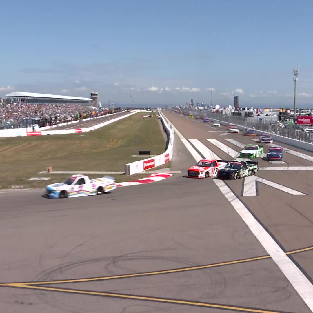 Contact between Dario Franchitti and James Hinchcliffe! 💥