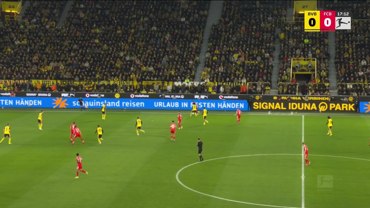 Brutaler Treffer! 💥Schlotterbeck räumt Stanisic ab. 🚨 👉 Die Bundesliga LIVE auf SKY SPORT 📺📱🖥️ #skybundesliga #bundesliga #bvbfcb