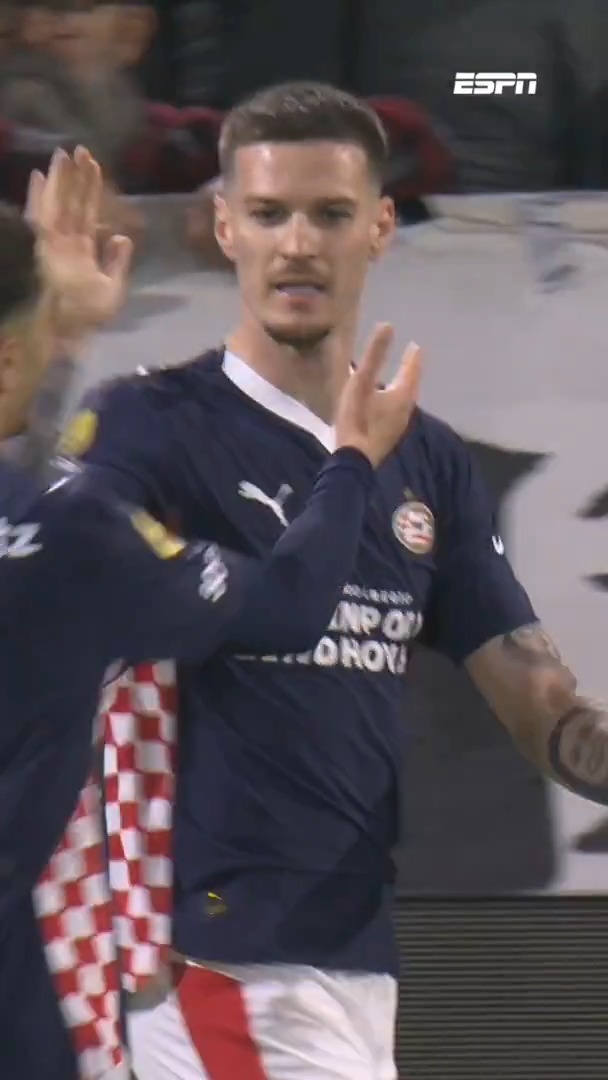 Remko Pasveer zit er helemaal naast en Dennis Man kopt simpel binnen 😳 #herpsv
