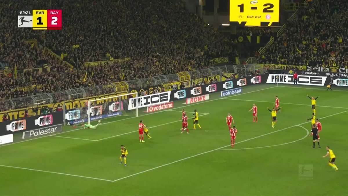 DANIEL SVENSSON WITH A BEAUTIFUL WEAK-FOOTED VOLLEY TO EQUALIZE FOR DORTMUND VS. BAYERN 😨